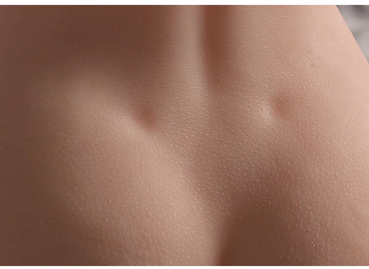 Thiết kế chân thực với lỗ chân lông