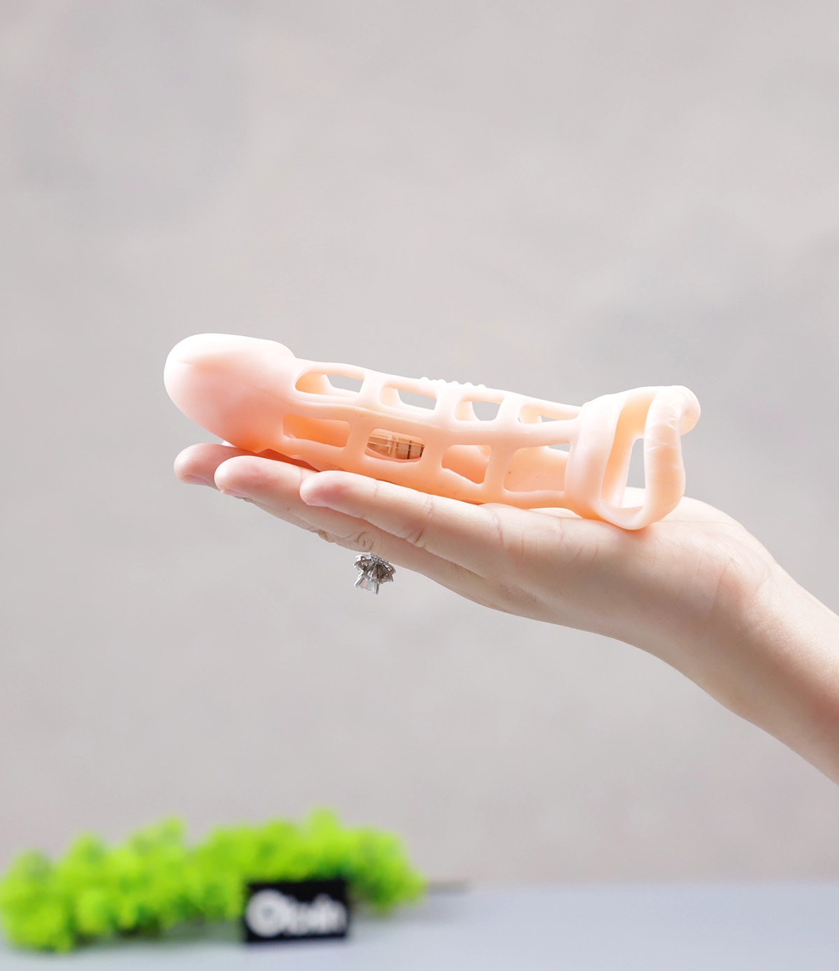 Nhỏ gọn nằm dễ dàng trên bàn tay