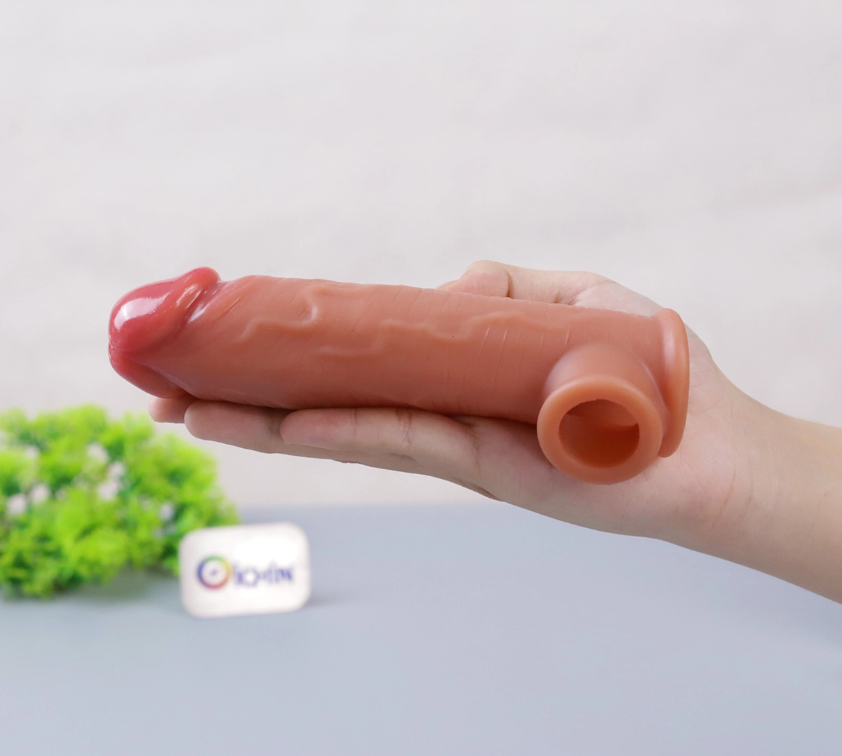 Kích thước nhỏ gọn so với lòng bàn tay