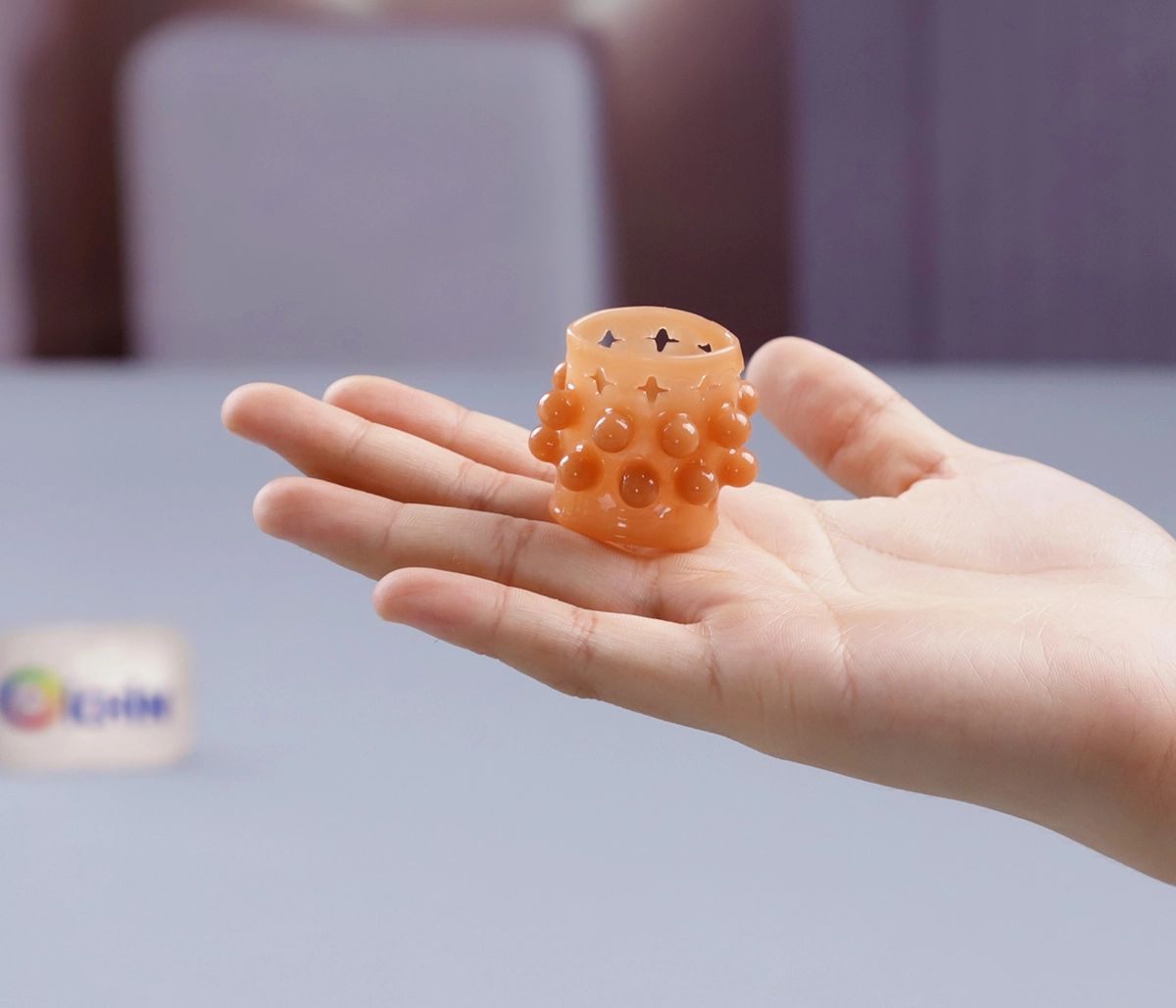 Cầm tay để thấy được kích thước sản phẩm