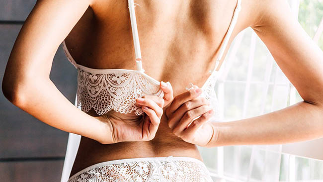 Cởi áo bạn tình Cởi áo bạn tình