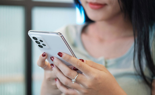 Gửi ảnh “nóng” của bạn khi chồng không ở bên cạnh