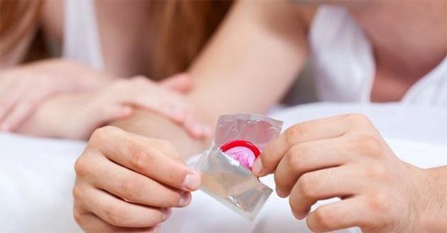 Hướng dẫn cách đeo bao cao su cho nam giới