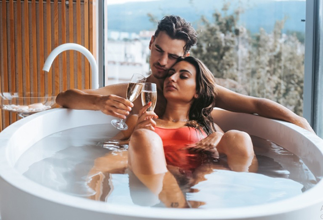 Cùng nhau làm tình trong nhà tắm