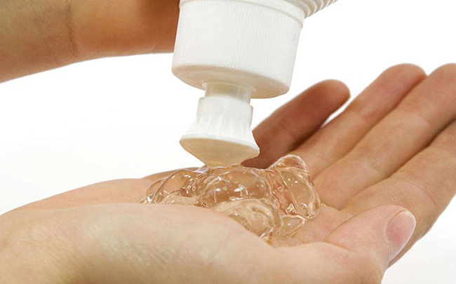 Gel bôi trơn giúp việc quan hệ hậu môn trở nên dễ dàng hơn