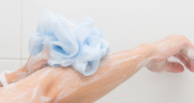 Hãy bắt đầu với việc xoa xà phòng lên người