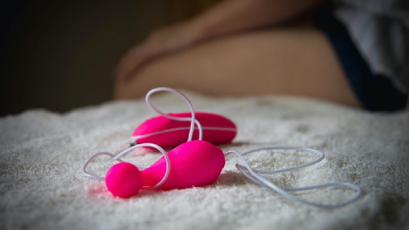 Chuẩn bị đồ chơi tình dục trước khi quan hệ