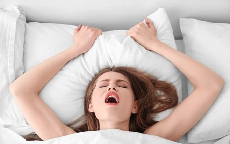 Thâm nhập vào vùng kín của nàng để móc cua