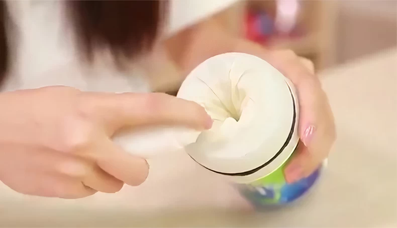 âm đạo giả cầm tay