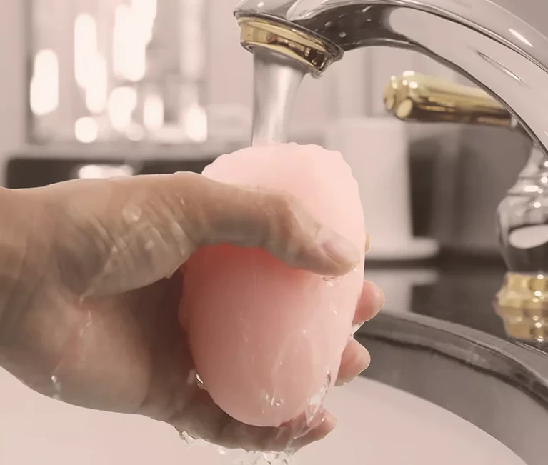 Cách vệ sinh âm đạo giả dễ làm hỏng sản phẩm 99% nam giới đều mắc phải