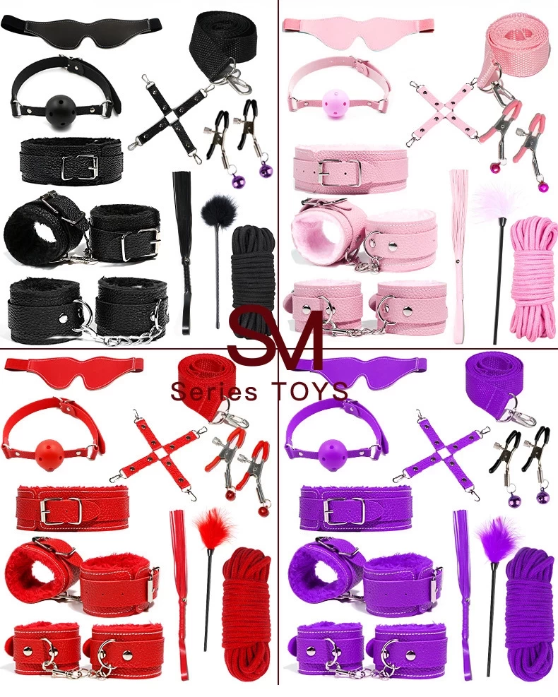 Quan hệ tình dục BDSM đương nhiên không thể thiếu các dụng cụ, đồ chơi hỗ trợ