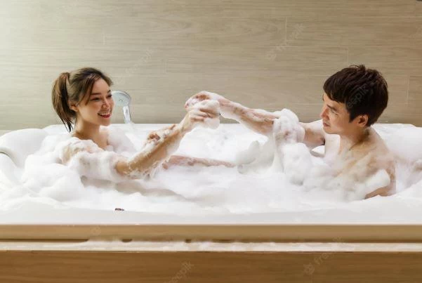 Tắm chung trước khi ân ái