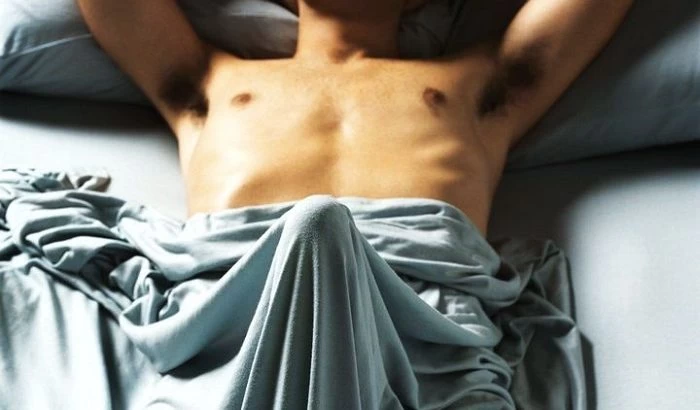 Nên kích thích dương vật thật cương cứng mới bắt đầu sử dụng