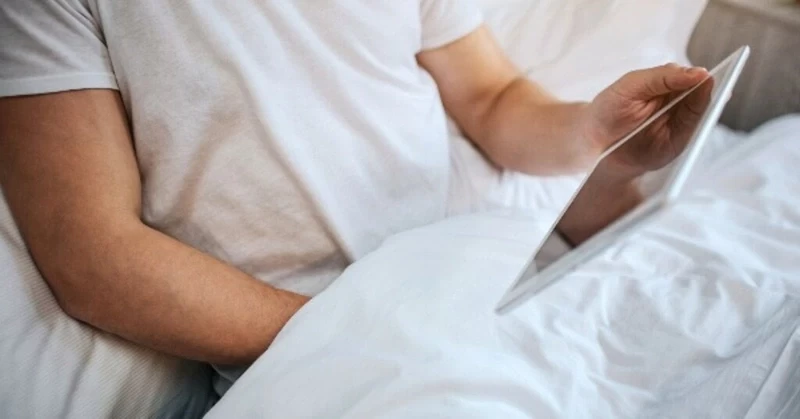 Kỹ thuật đan chéo ngón tay khi thủ dâm