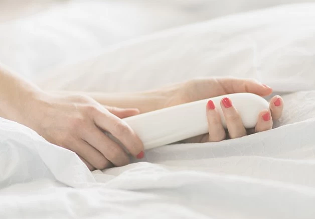 Dùng các dụng cụ hỗ trợ khi thủ dâm giúp đạt cực khoái