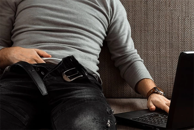 Những lưu ý khi “tự sướng” ở nam giới để tăng khoái cảm nhiều hơn