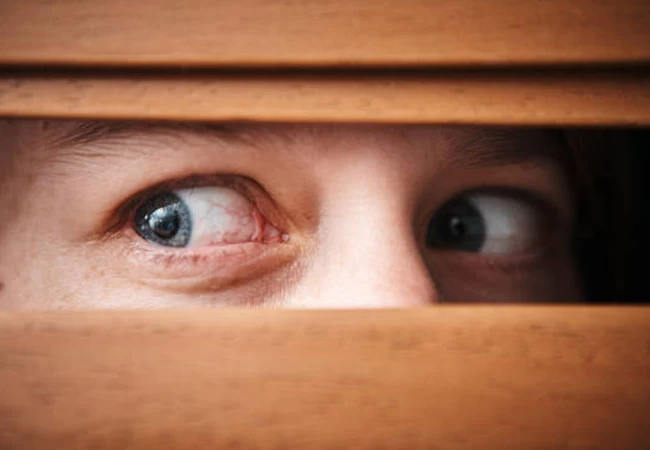 Nhìn lén người khác thủ dâm