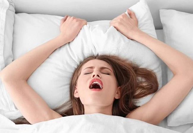 Kích thích điểm G của chị em