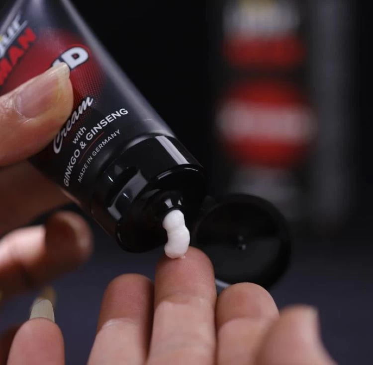 Nam giới đang bôi gel trước khi “lâm trận”