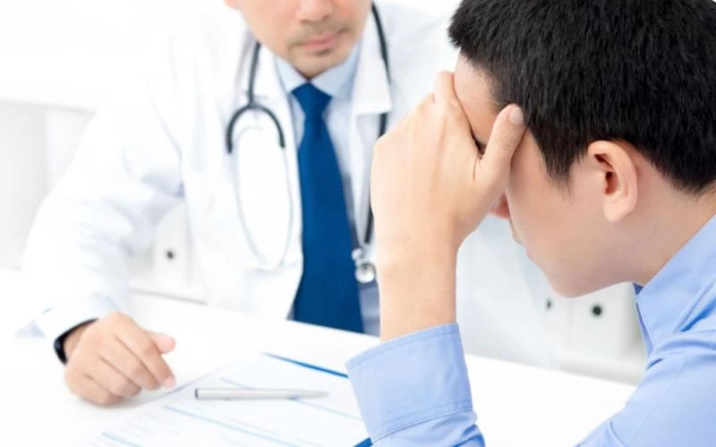 Bác sĩ tư vấn cho nam giới về việc không nên sử dụng gel