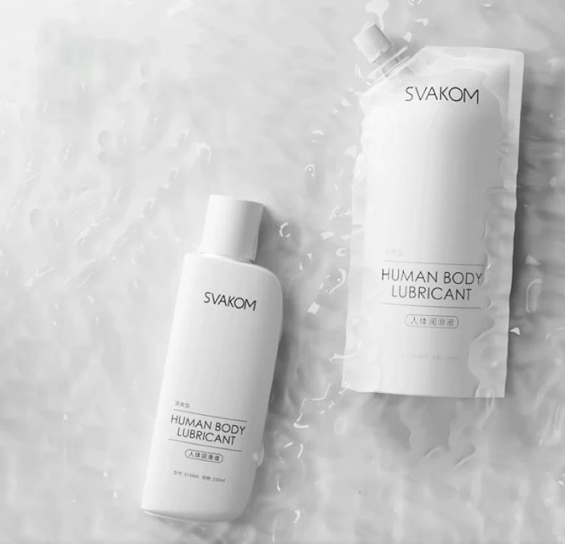 Gel bôi trơn gốc nước giúp trải nghiệm dildos mượt mà hơn