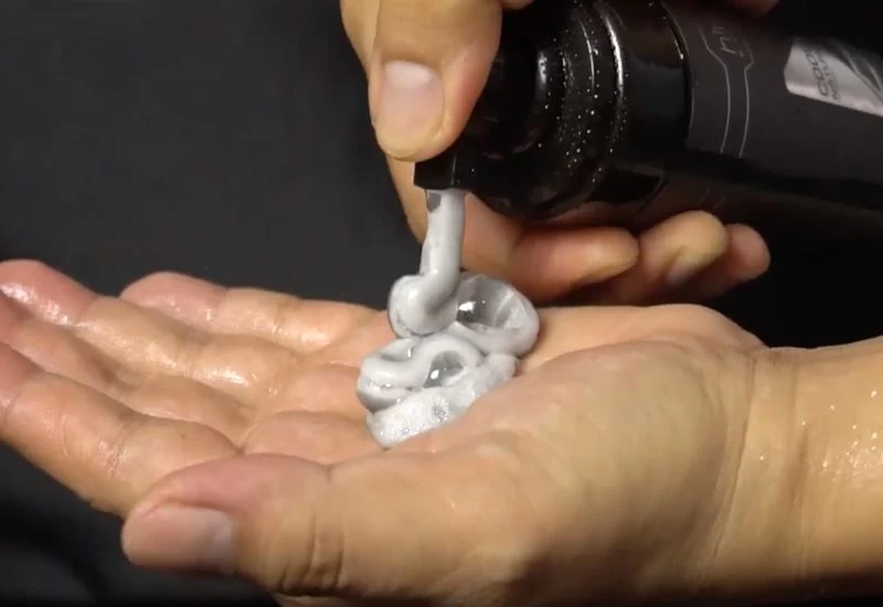  Chỉ dùng một lượng dung dịch vừa đủ khi vệ sinh vùng kín nam