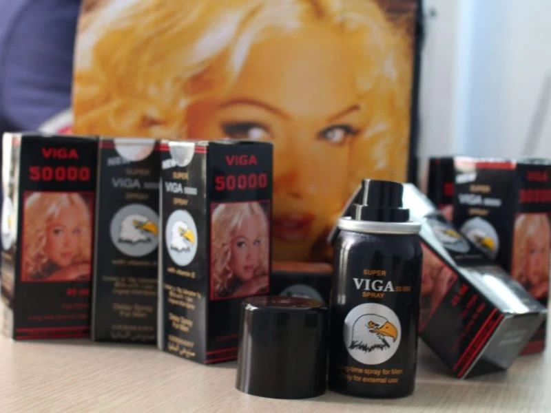 Nhiều chai xịt với kiểu dáng đa dạng