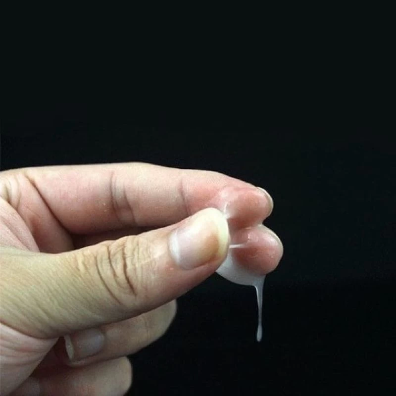 Gel đặc sánh, trắng ngà như tinh trùng thật