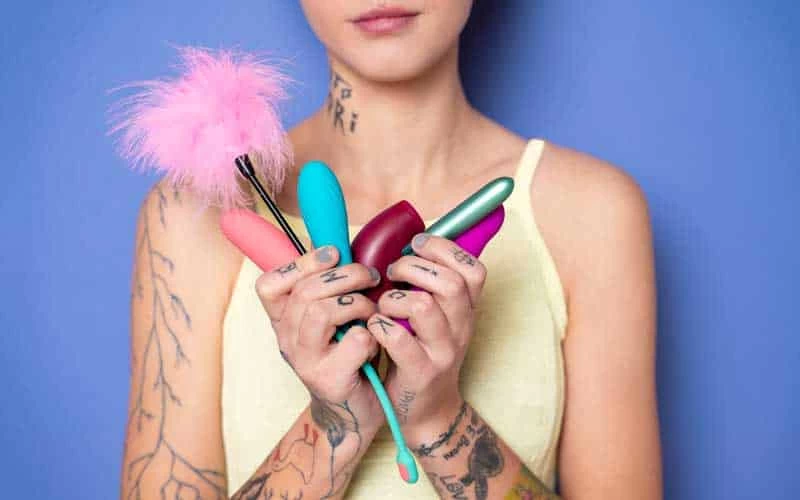 Chuẩn bị sextoy cho cuộc yêu ở nơi mới đầy kích thích