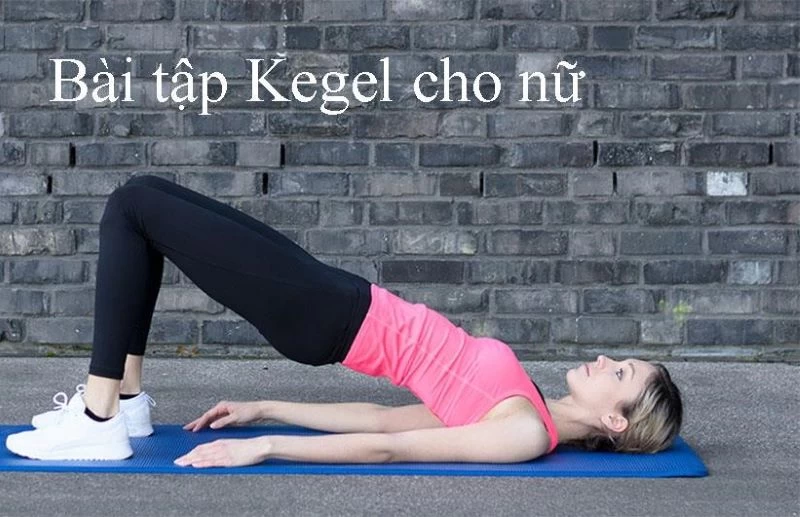 Tư thế tập Kegel với bóng hỗ trợ