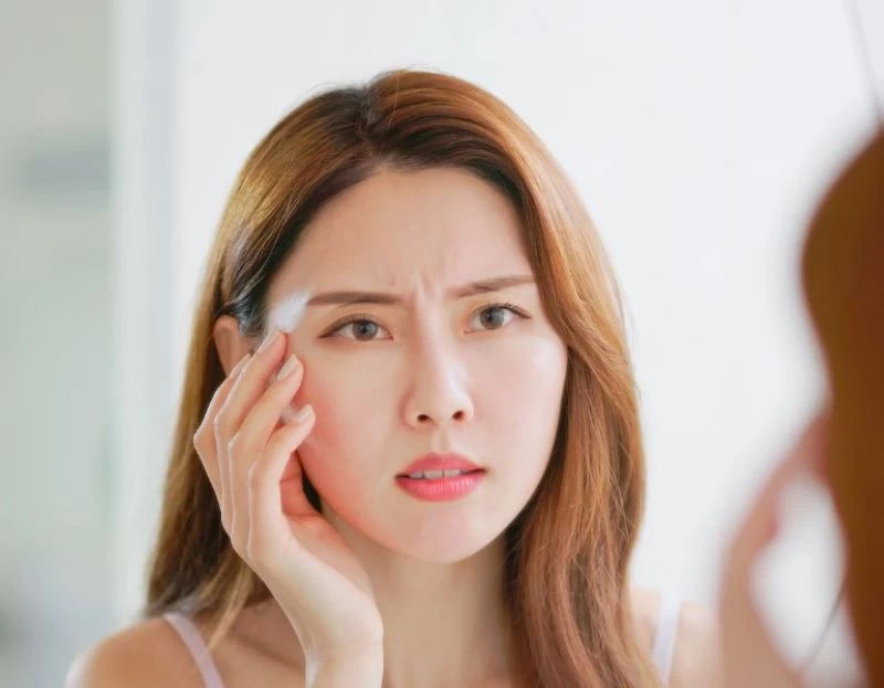 Làn da nhăn nheo khi cơ thể thiếu hụt estrogen đột ngột