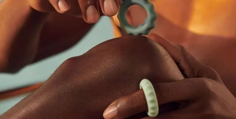 Kết hợp Edging và vòng đeo dương vật giúp nam giới giữ sự hưng phấn khi yêu lâu hơn