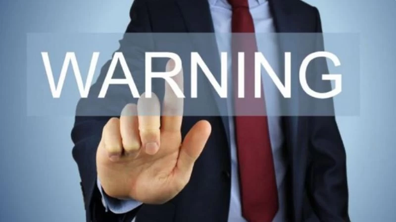 Người dùng suy nghĩ trước khi tiếp tục nội dung “Not Safe For Work”