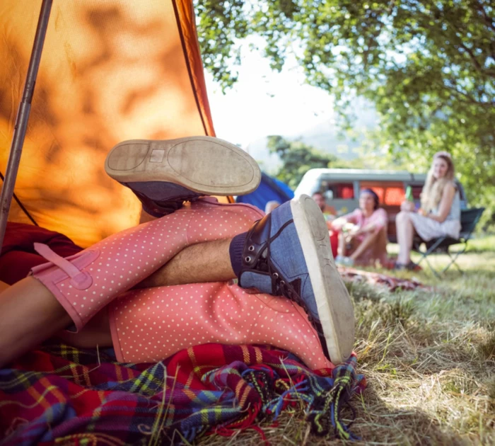 Chọn địa điểm cắm trại kín đáo an toàn cho đôi bạn