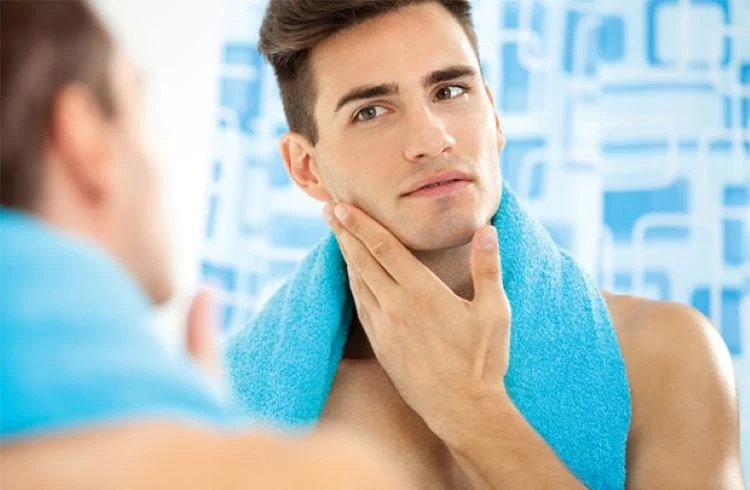 Da mặt nam giới sau khi cạo râu sạch sẽ trở nên mịn màng, không lo viêm hay mụn