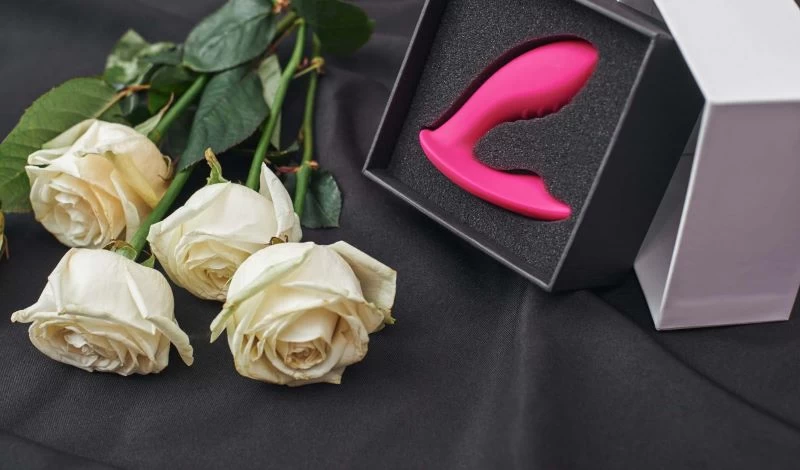 Quà sinh nhật không nhàm chán mà táo bạo? Thử tặng sextoy xem!