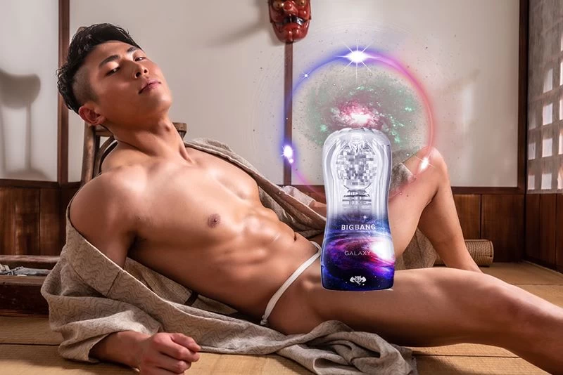 Chàng trai độc thân thư giãn với sextoy như một cách tự yêu bản thân mỗi ngày