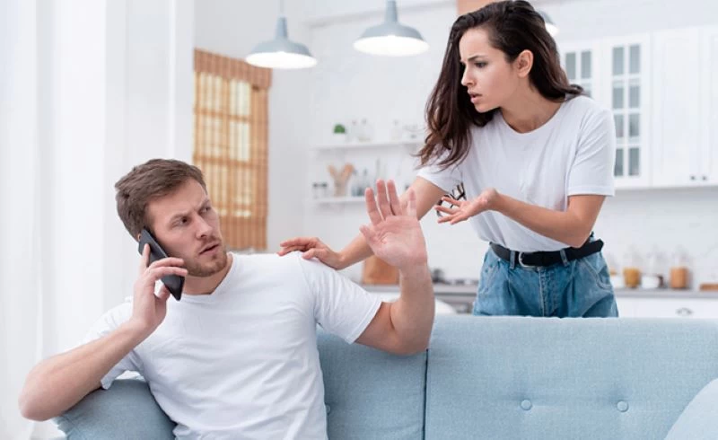 Cặp đôi xảy ra tranh cãi khi đối phương quan tâm quá mức