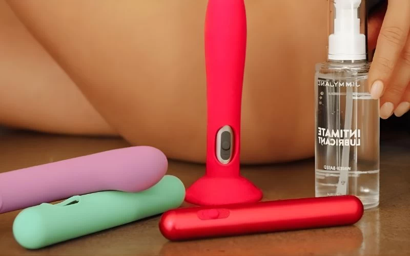 Gel bôi trơn và sextoy hỗ trợ khoái cảm