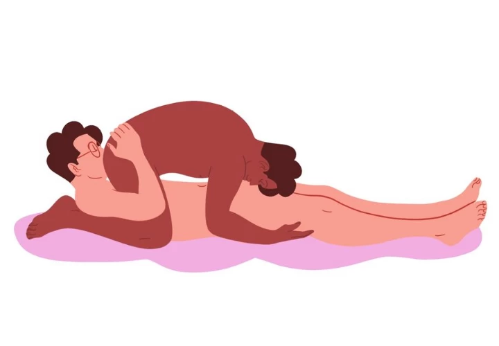 Nằm theo hướng ngược nhau