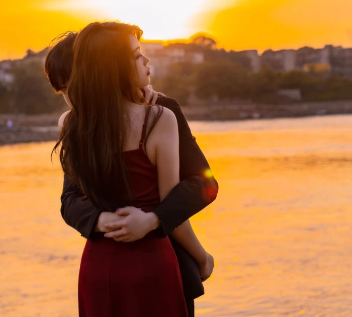 Oxytocin "thao túng" tình yêu như thế nào?