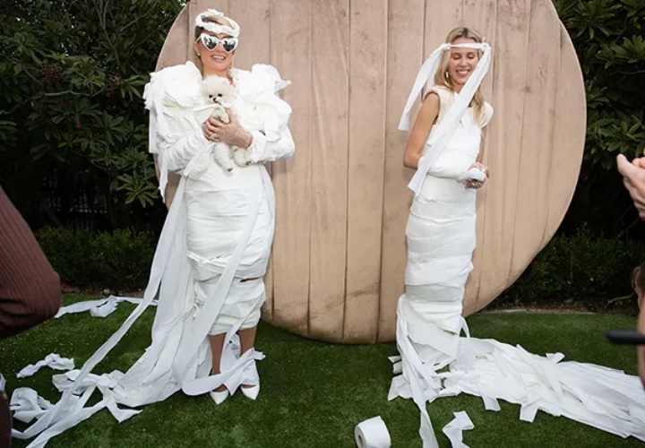 Váy cưới làm từ giấy vệ sinh