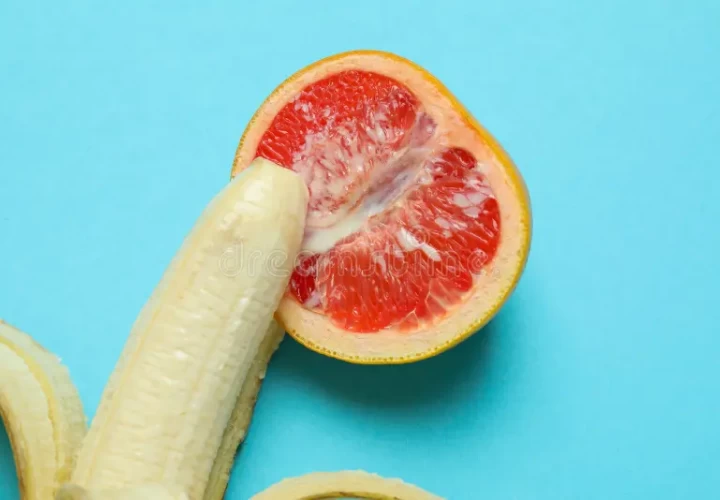 Cọ xát cô bé làm bạn kích thích