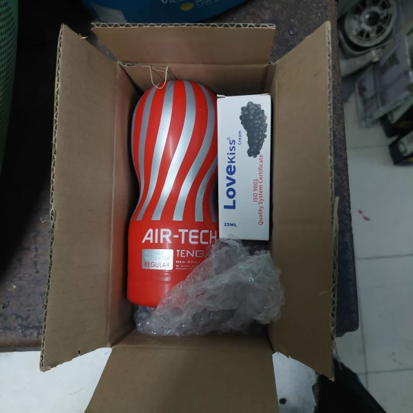 Khách hàng Khải Trần chụp ảnh đánh giá sản phẩm Tenga Air Tech