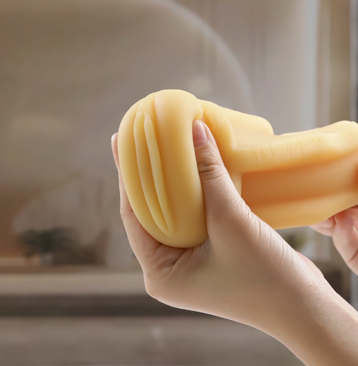 Bóp silicone để thấy được sự mềm mại đàn hồi