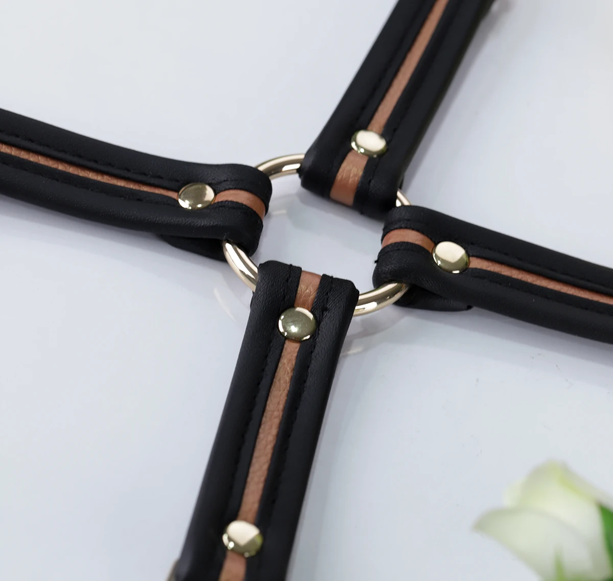 Dây khóa chéo CROSS BUCKLE YEAIN là dụng cụ hỗ trợ để tạo tư thế khóa ngược 