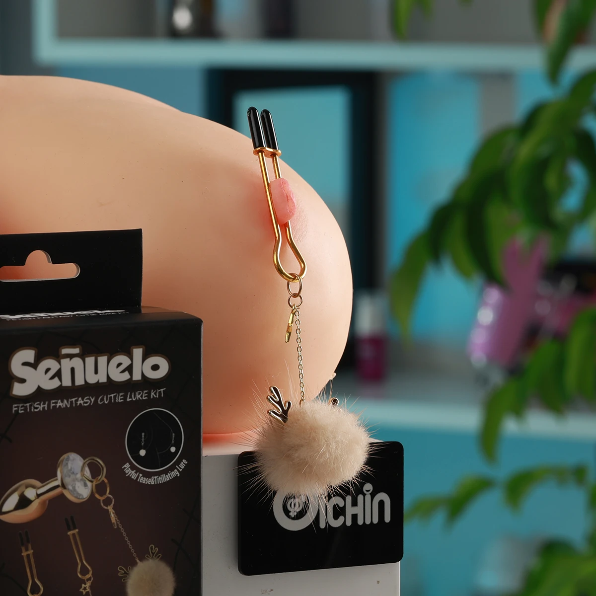 Combo phích cắm cùng kẹp vú mới lạ