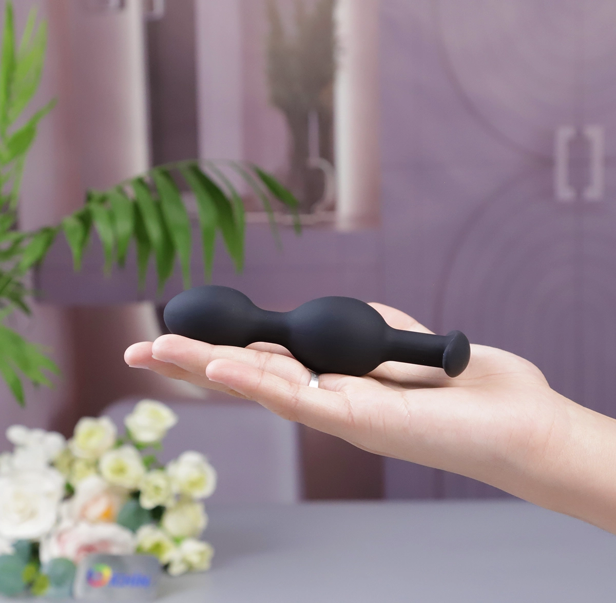 Nhỏ gọn trên tay của nàng