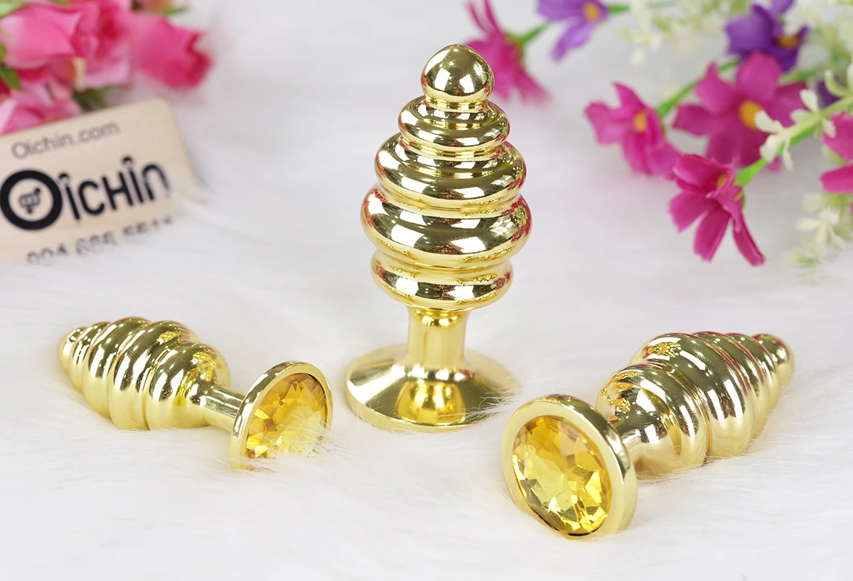 Phích cắm hậu môn xoắn ốc Inox mạ vàng cao cấp được chụp thực tế bởi Oichin