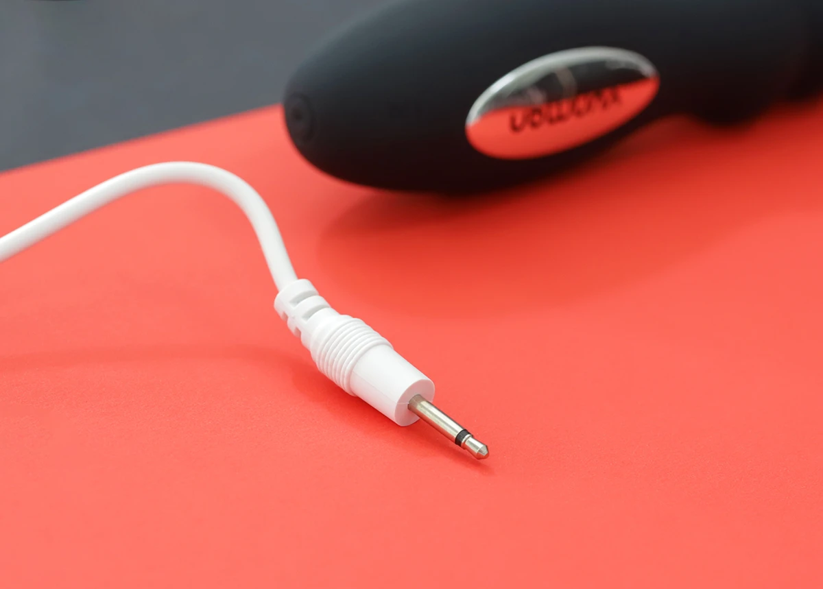 Cáp USB , sạc 2 giờ dùng 1 giờ